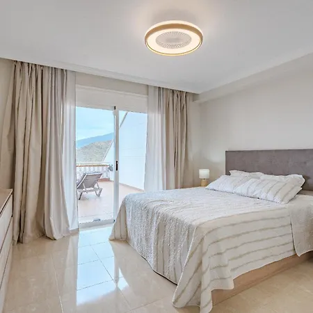 The Sunset - 2 Bedroom 아데제